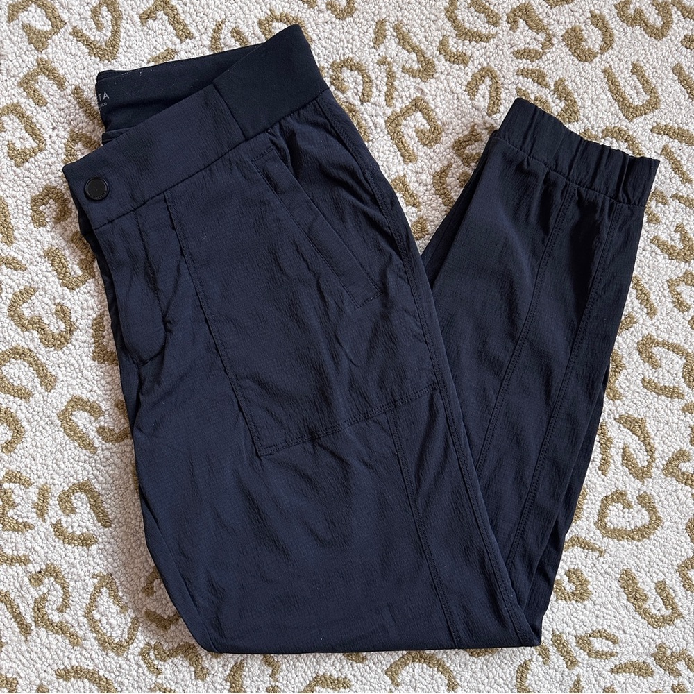 Athleta Trekkie Jogger 2.0, Black, 4 Petite